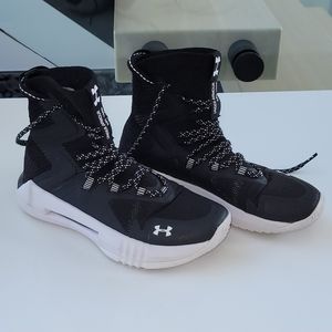 I Under Armour Women's Highlight Ace 2.0 Volleyball Shoes. Size 5